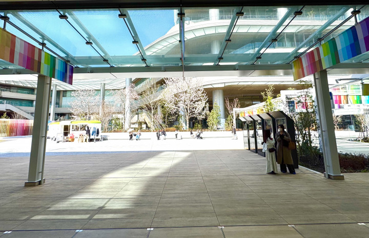 JR高輪ゲートウェイ駅 北改札口を出たところの広場